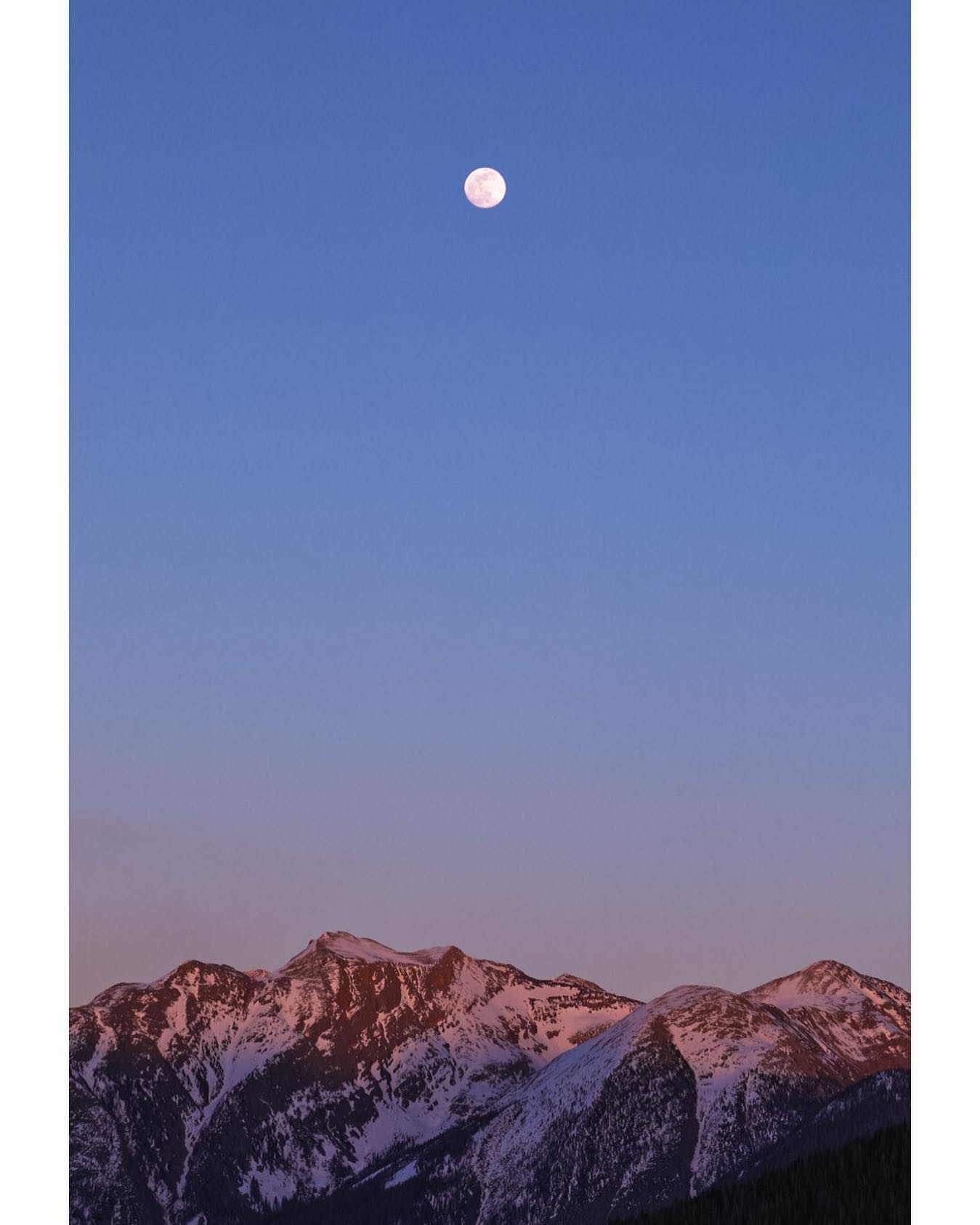 Tomorrow’s super moon 🌙 made for one heck of an alpen glow show tonight ✨
-
#visitdurango #durangocolorado #durango #molaspass #alpenglow #supermoon #fullpinkmoon #coloRADo #visitcolorado #coloradoalpenglow #sunsetlovers